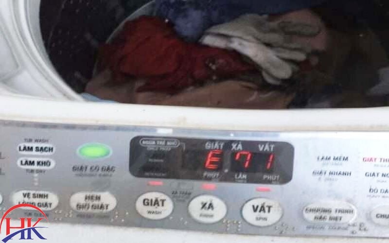 máy giặt toshiba báo lỗi e71