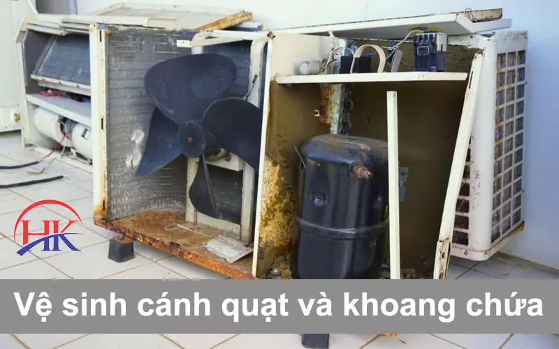 Cục Nóng Máy Lạnh Kêu To - Đừng Lo Lắng, Gọi Ngay Thợ Giỏi! Vệ sinh cánh quạt và khoang chứa