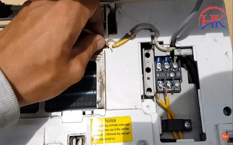 Mẹo Hay! Cách Tháo Cục Lạnh Điều Hòa Với 3 Dụng Cụ Cực Đơn Giản tháo dàn lạnh điều hòa