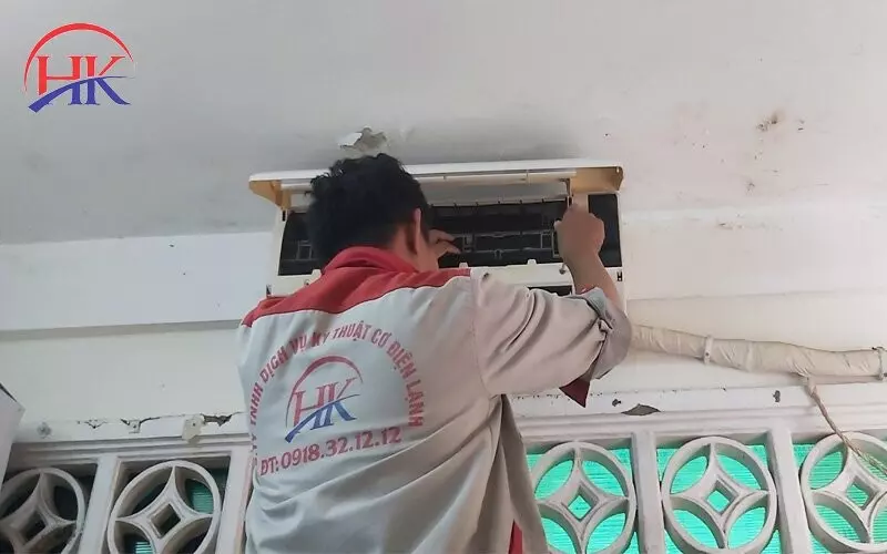 Mẹo Hay! Cách Tháo Cục Lạnh Điều Hòa Với 3 Dụng Cụ Cực Đơn Giản Thợ tháo máy lạnh Điện Lạnh HK