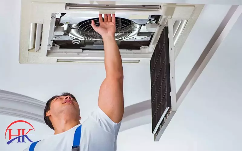 Vệ Sinh Máy Lạnh Âm Trần Nhanh Chóng, Đúng Cách - Tránh Hư Hỏng Thợ vệ sinh máy lạnh âm trần tại Điện Lạnh HK