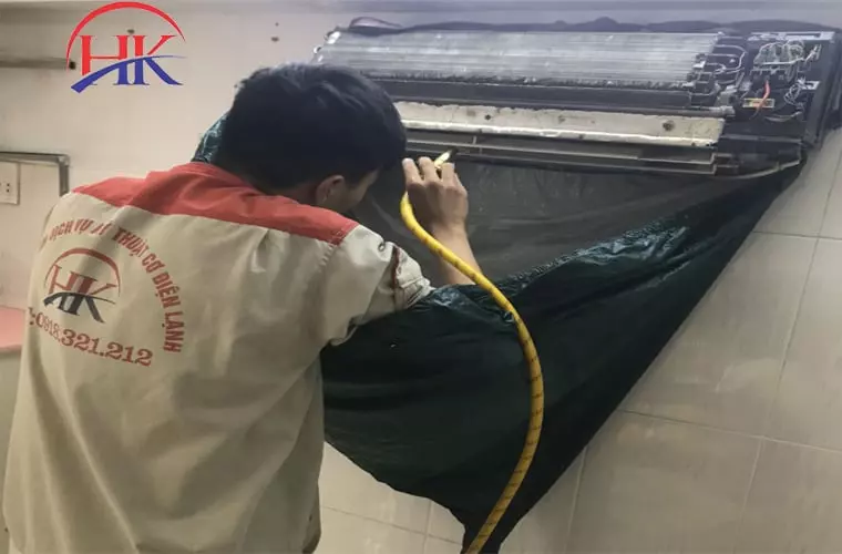 Giá Vệ Sinh Máy Lạnh? Tư Vấn Miễn Phí, Báo Giá Trước Khi Thực Hiện! Thợ vệ sinh máy lạnh tại Điện Lạnh HK