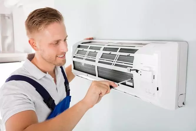 Giá Vệ Sinh Máy Lạnh? Tư Vấn Miễn Phí, Báo Giá Trước Khi Thực Hiện! Vệ sinh máy lạnh tại nhà
