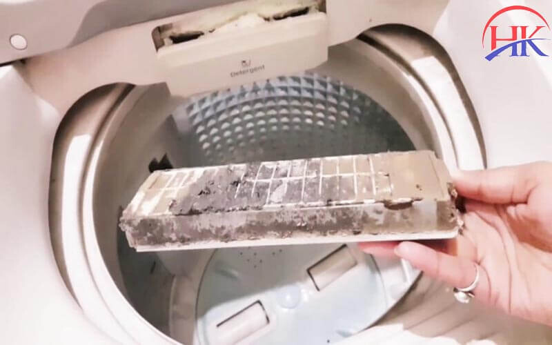 Lưới lọc máy giặt bị bám cặn bẩn