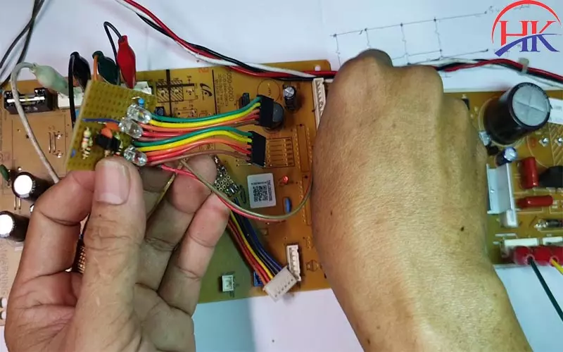 Sửa Board Tủ Lạnh Samsung: Dấu Hiệu Cần Gọi Thợ Sửa Chữa Ngay! Sửa bo tủ lạnh Samsung tại Điện Lạnh HK
