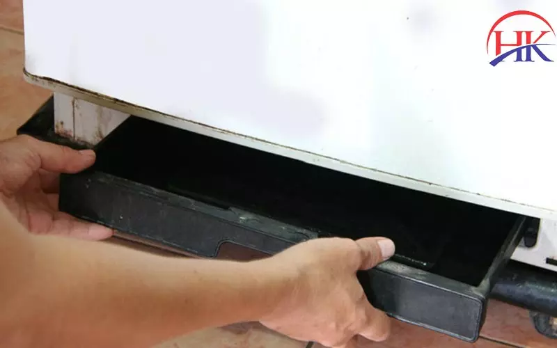 Tủ Lạnh Sharp Bị Chảy Nước Ngăn Mát: Sửa Ngay Kẻo Hỏng Hết Linh Kiện Sửa tủ lạnh Sharp bị chảy nước ngăn mát