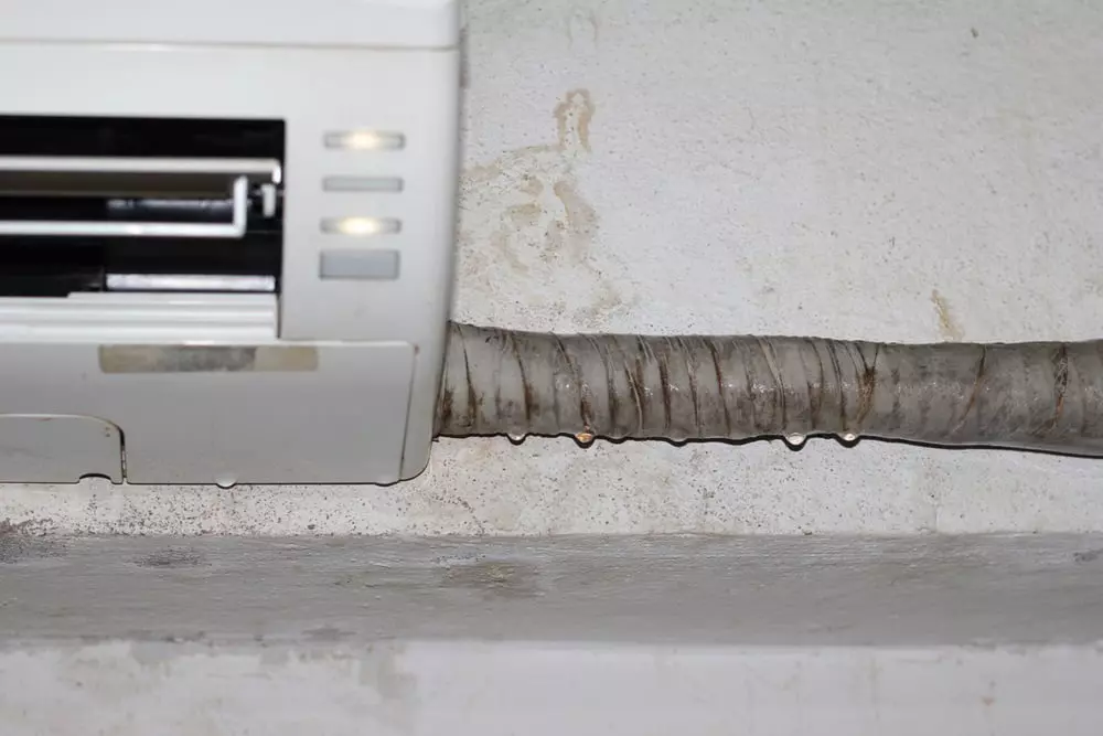 Cần Thay Ống Đồng Máy Lạnh Gấp? Gọi Ngay Dịch Vụ Nhanh Chóng Tận Nơi Ống đồng máy lạnh chảy nước gây ảnh hưởng không nhỏ đến tuổi thọ của máy lạnh