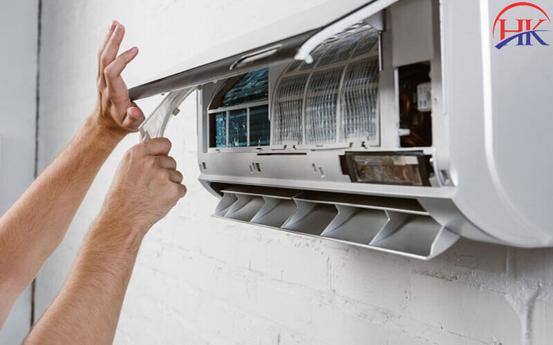 Vệ sinh máy lạnh hạn chế lỗi chớp đèn