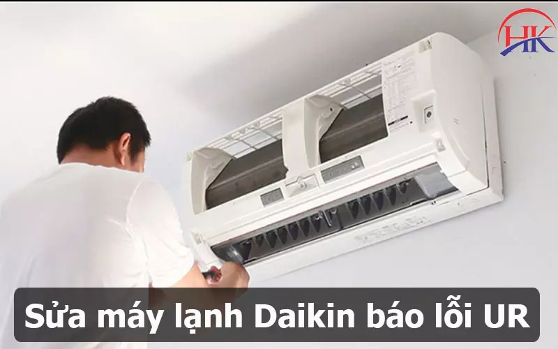 Máy Lạnh Daikin Báo Lỗi UR: Tự Sửa Hay Gọi Dịch Vụ Thì Tốt Hơn? Sửa máy lạnh Daikin báo lỗi UR