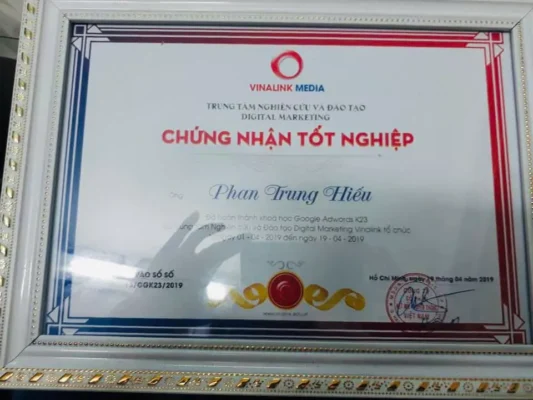 CÂU CHUYỆN KHỞI NGHIỆP: TỪ CHÀNG KỸ SƯ "SĂN" HỌC BỔNG ĐẾN FOUNDER ĐIỆN LẠNH HK Hành trình học Marketing của CEO kỹ thuật