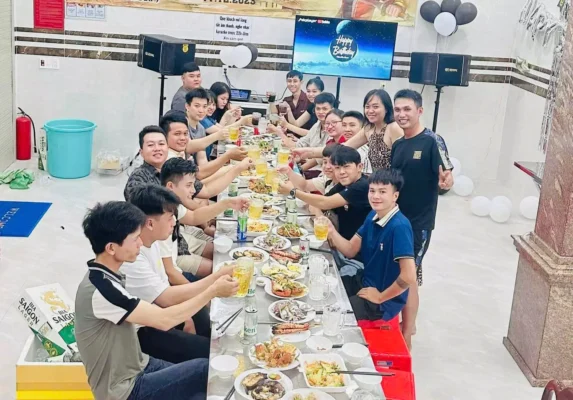 Hoạt Động Du Lịch Tại Công Ty Điện Lạnh HK 15