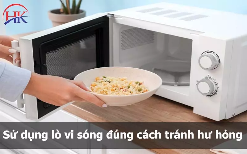 Hướng Dẫn Cách Sử Dụng Lò Vi Sóng Từ A-Z Cho Người Mới Bắt Đầu! Sử dụng lò vi sóng đúng cách tránh hư hỏng